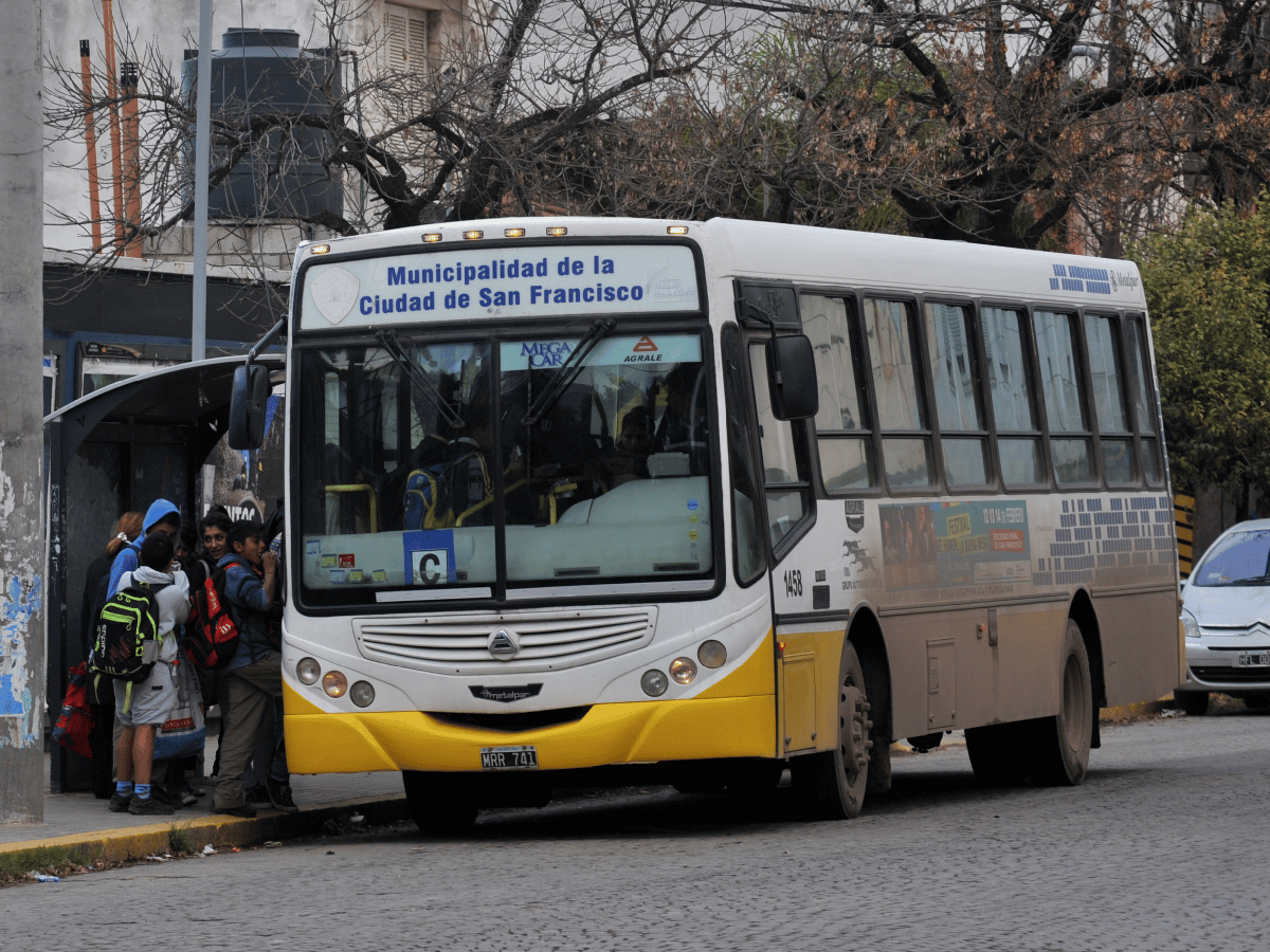 Se normaliza el servicio de transporte urbano en La Milka