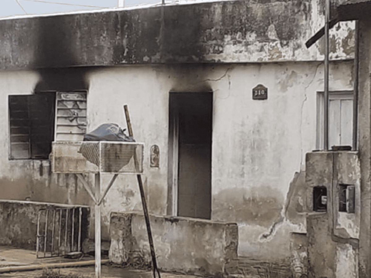 Río Cuarto: dejó cargando el celular, le explotó y se prendió fuego su casa