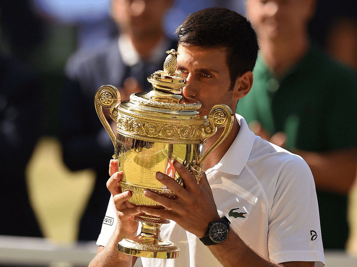 Djokovic volvió de la mejor manera y festejó en Wimbledon