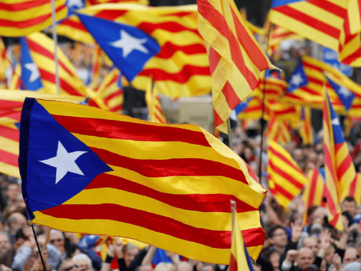 La corte española suspendió una sesión del parlamento catalán para evitar la declaración de independencia