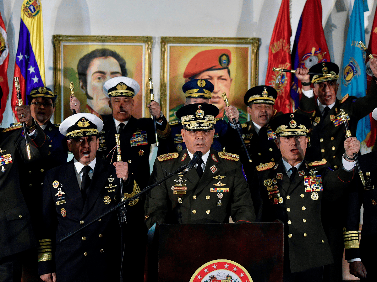 Venezuela: los militares declaran lealtad a Maduro y denuncian un golpe de estado