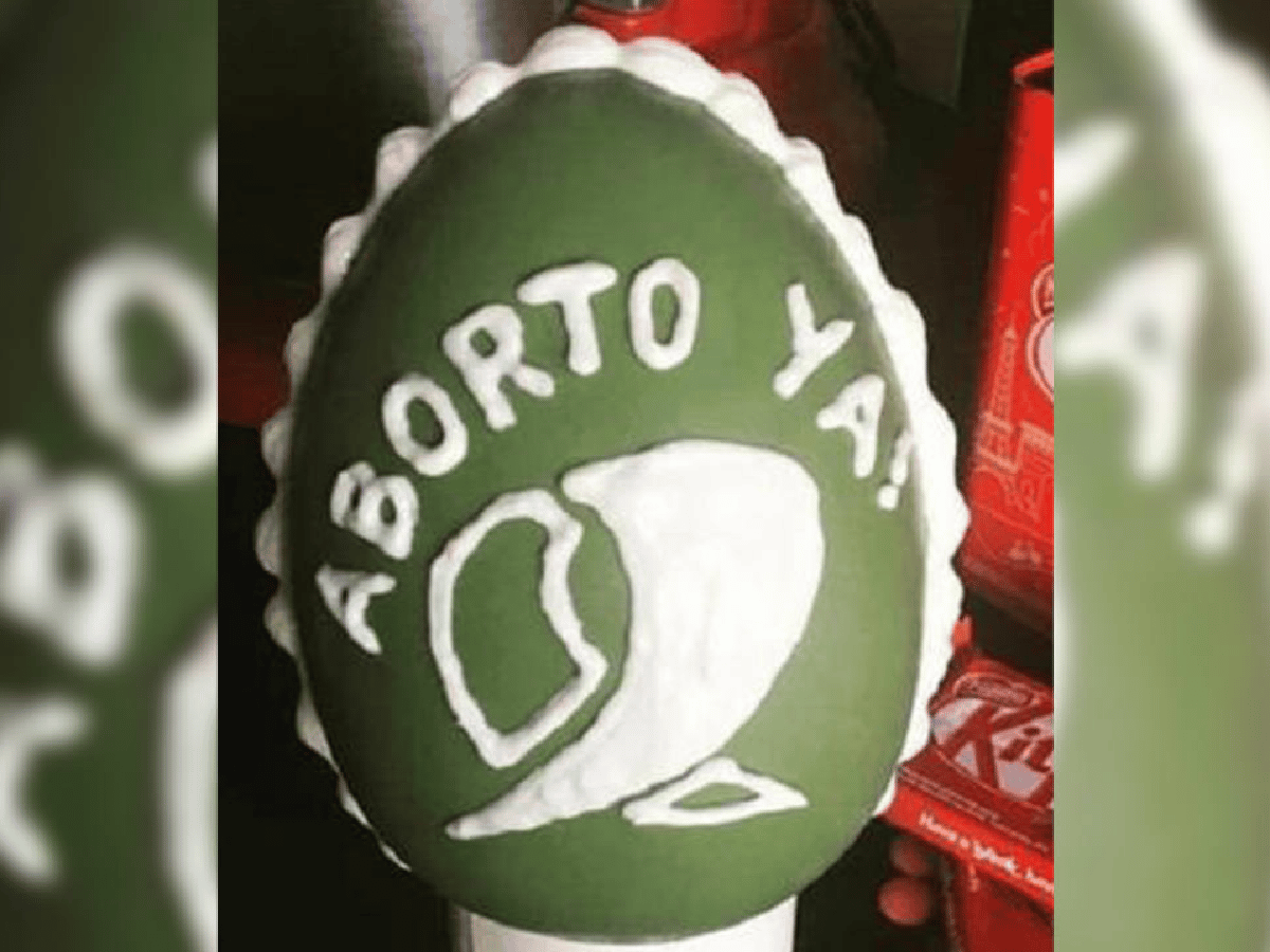 Maestras repartieron huevos de Pascua a favor del aborto