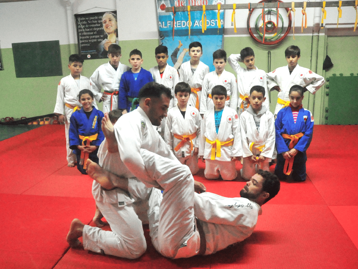 Dictan clínica de judo