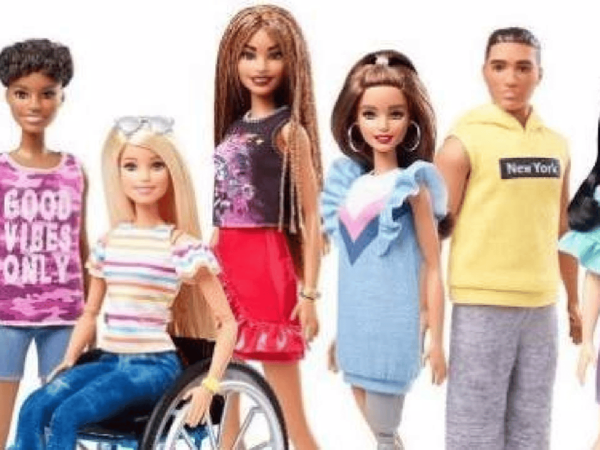 Lanzaron la Barbie en silla de ruedas y con pierna ortopédica