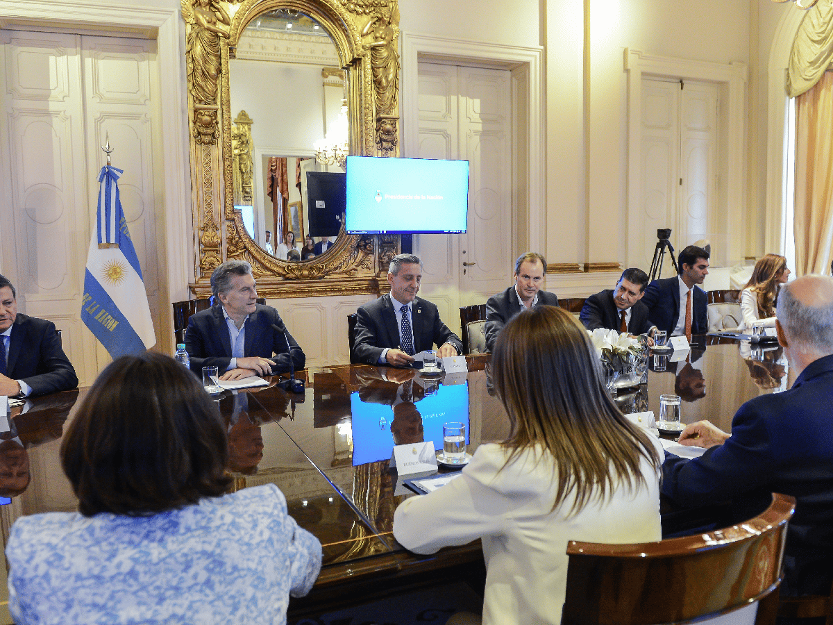 Macri recibió a gobernadores para negociar un pacto fiscal