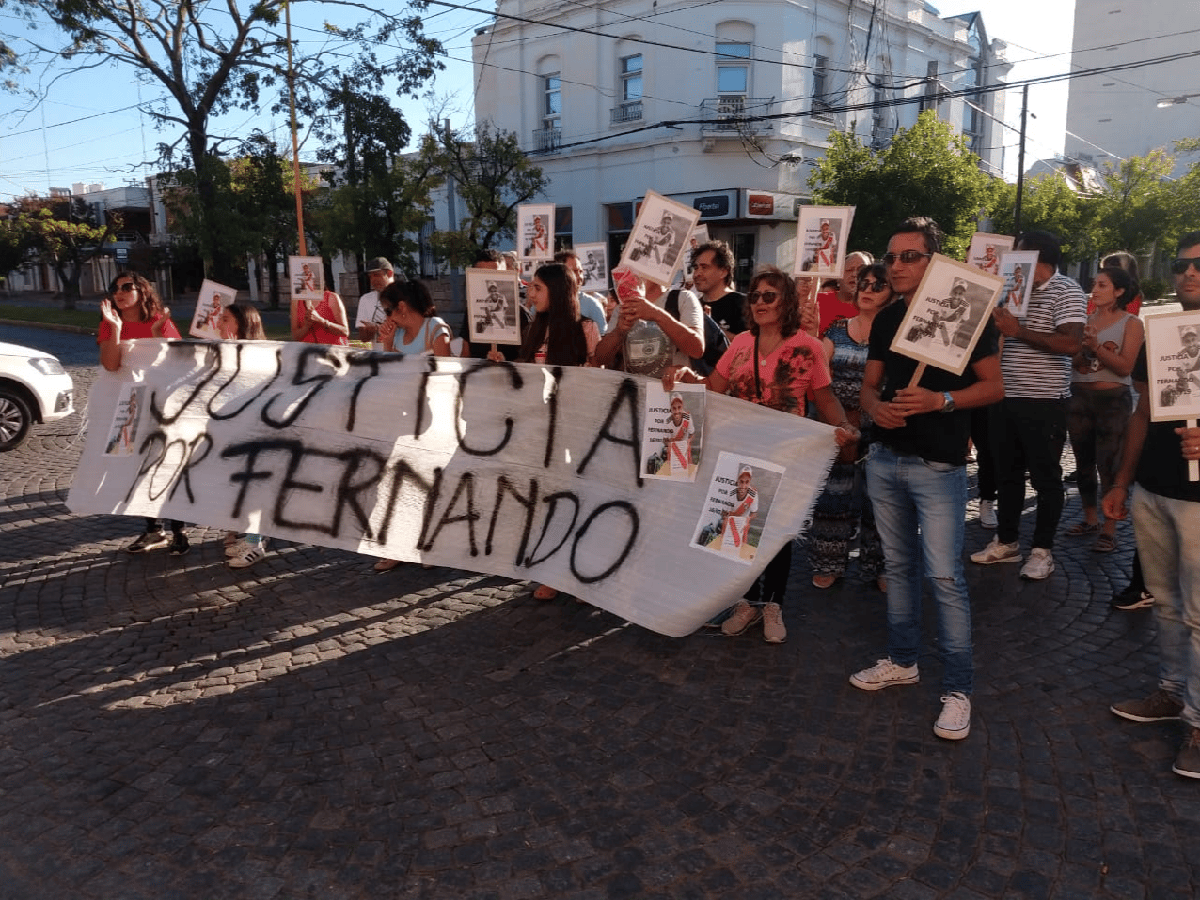 Marcharon por Fernando Saire: pidieron la detención de los policías golpeadores     