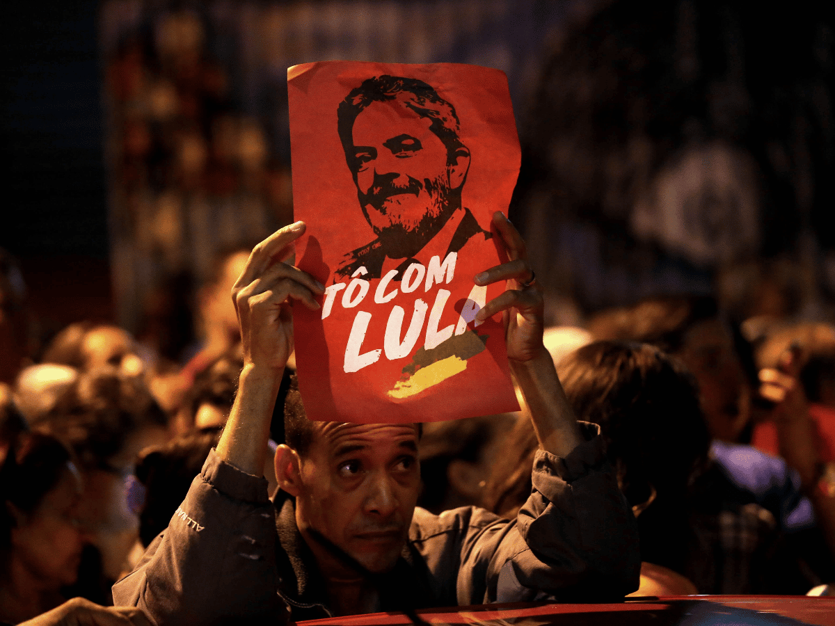Marcha a la Embajada de Brasil por la libertad de Lula da Silva 