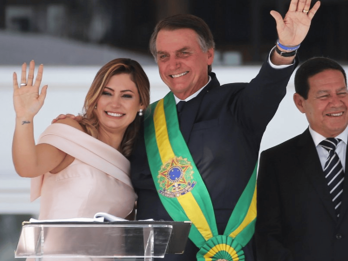 El primer decreto de Bolsonaro: reajustó el sueldo mínimo por menos de lo establecido por el Congreso