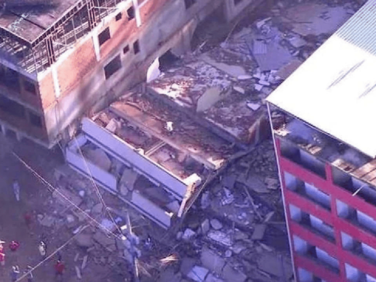 Dos muertos y 15 desaparecidos al derrumbarse dos edificios