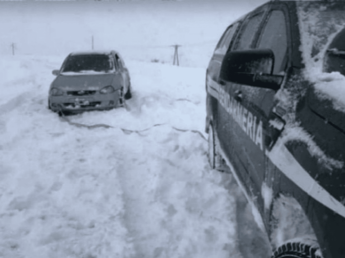 Mendoza: Rescataron a una pareja atrapada en una tormenta de nieve