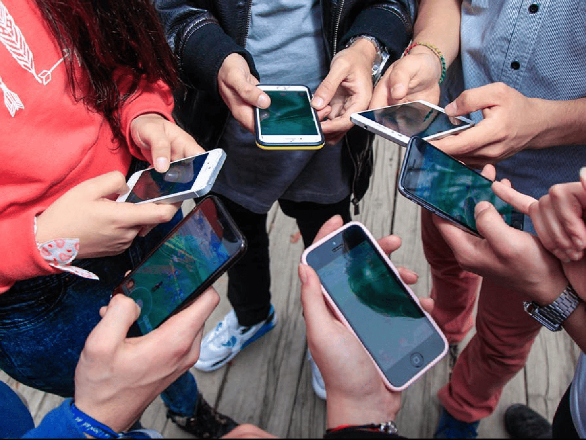 Anuncian abonos de 300 pesos para celulares de jóvenes que tengan becas Progresar