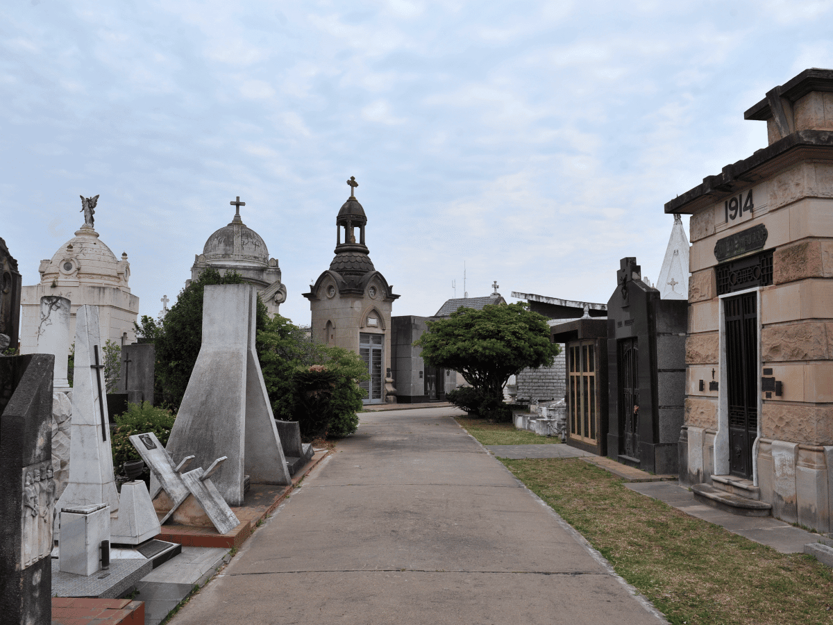 Inscriben para visita guiada en el cementerio   