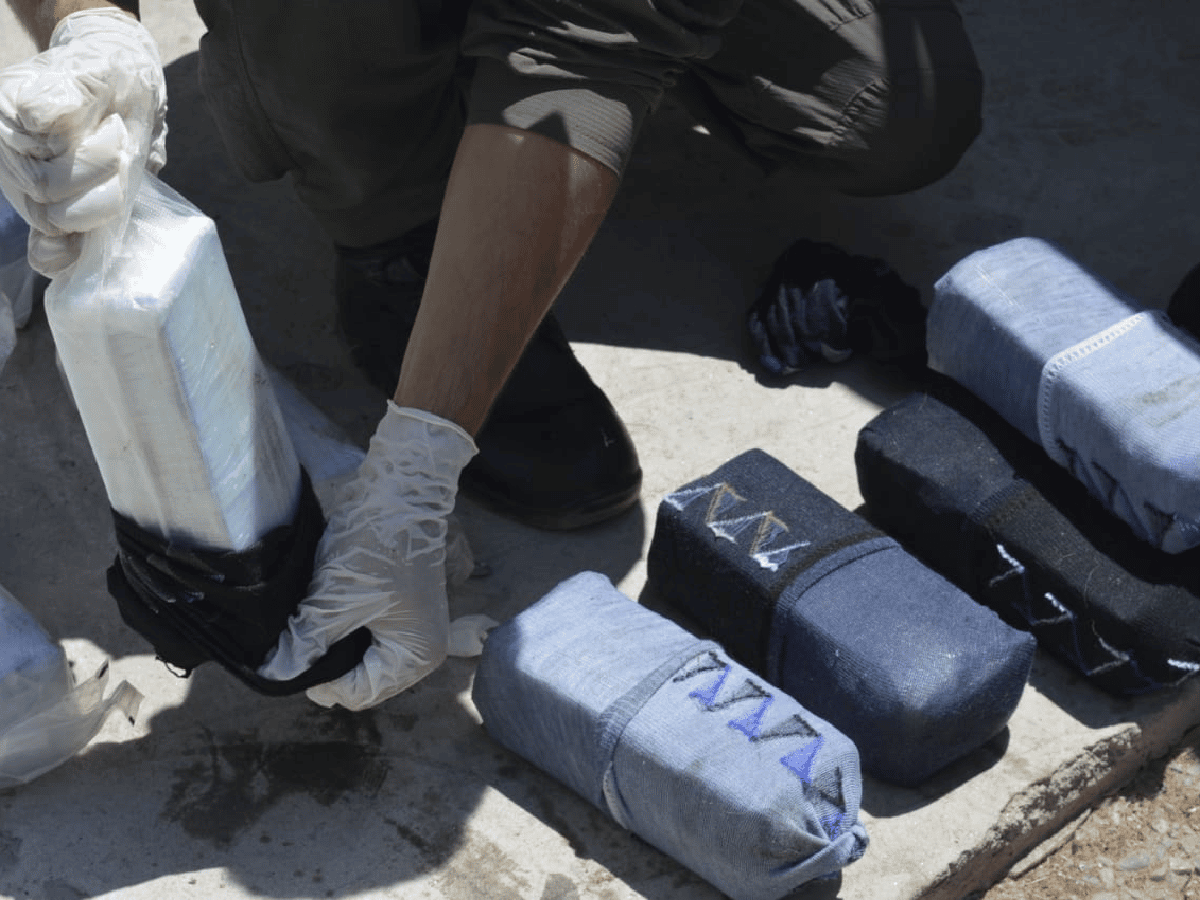 Decomisan 79 kilos de cocaína ocultos en los tanques de combustible de dos camionetas en Salta