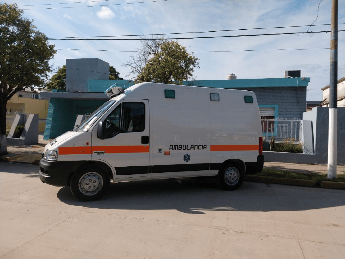 Freyre y El Tío recibieron ambulancias y fondos para obras   