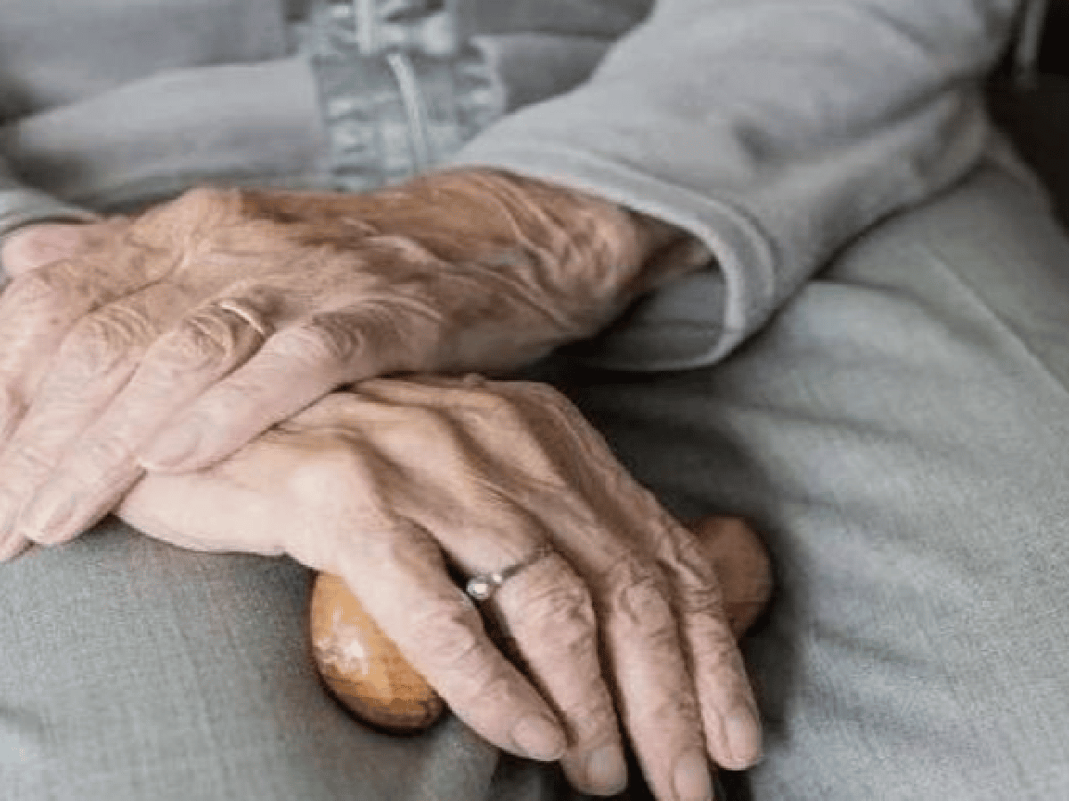 "Me he puesto guantes para no infectarte": la lista de supermercado de una anciana que se hizo viral