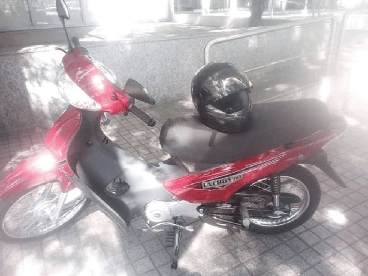 Compraron una moto robada para devolvérsela a sus dueños