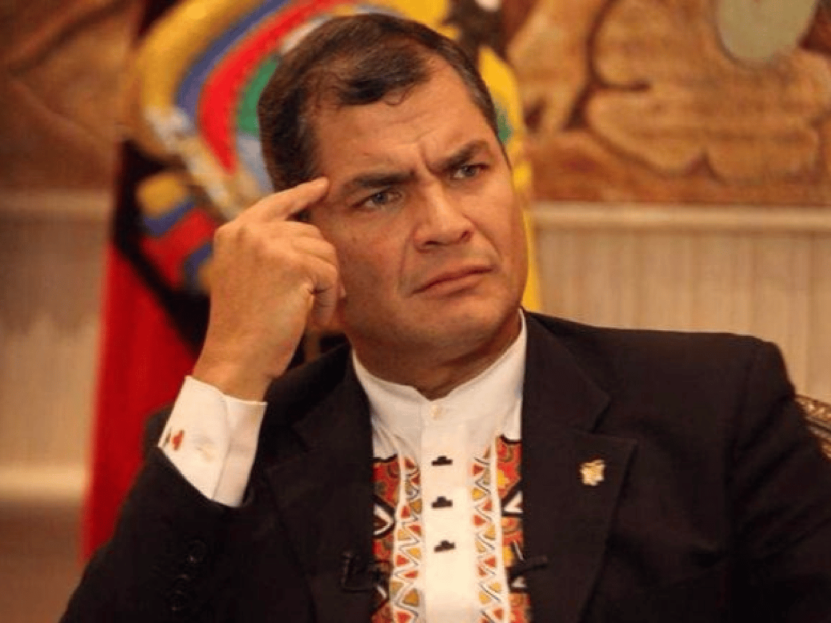 Rafael Correa pide a policías y militares ecuatorianos "dejar de reprimir a sus hermanos"