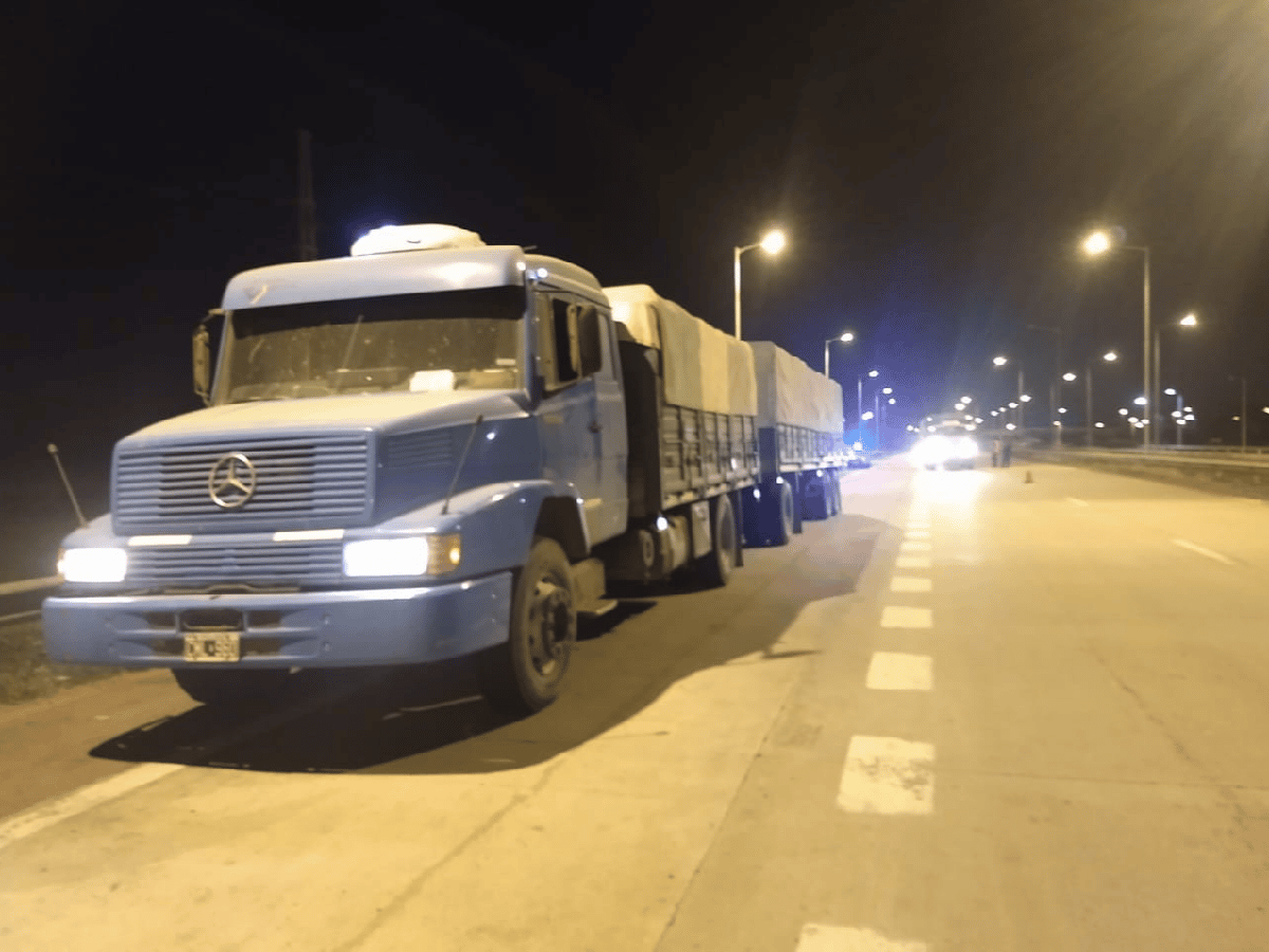 Afip y Policía Federal controlan camiones que transportan granos  