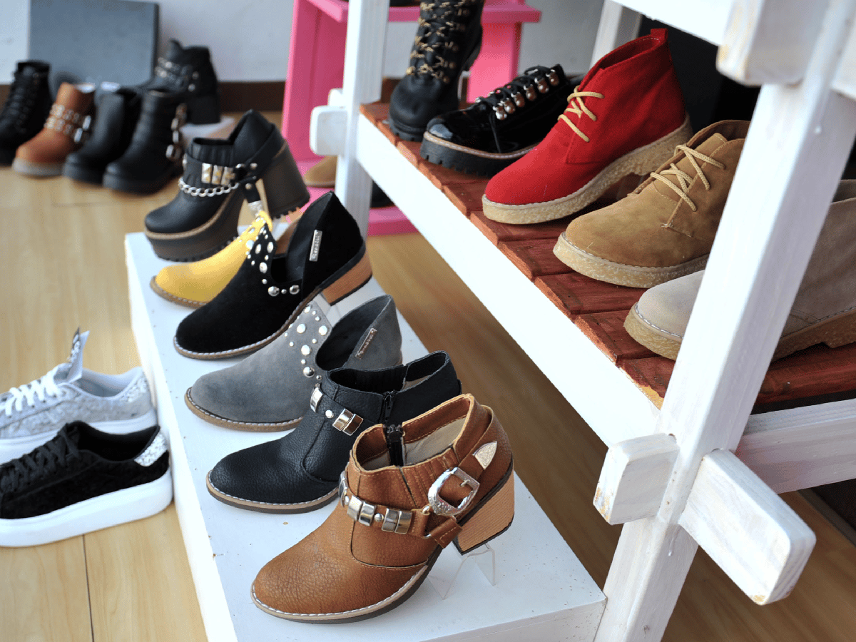 El frío no llega y afecta las ventas en los negocios de ropa y calzado 