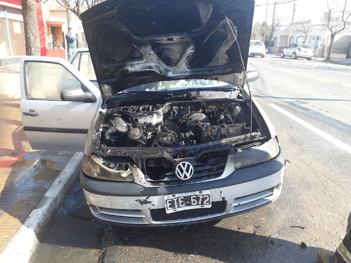 Se incendió un vehículo en La Francia 