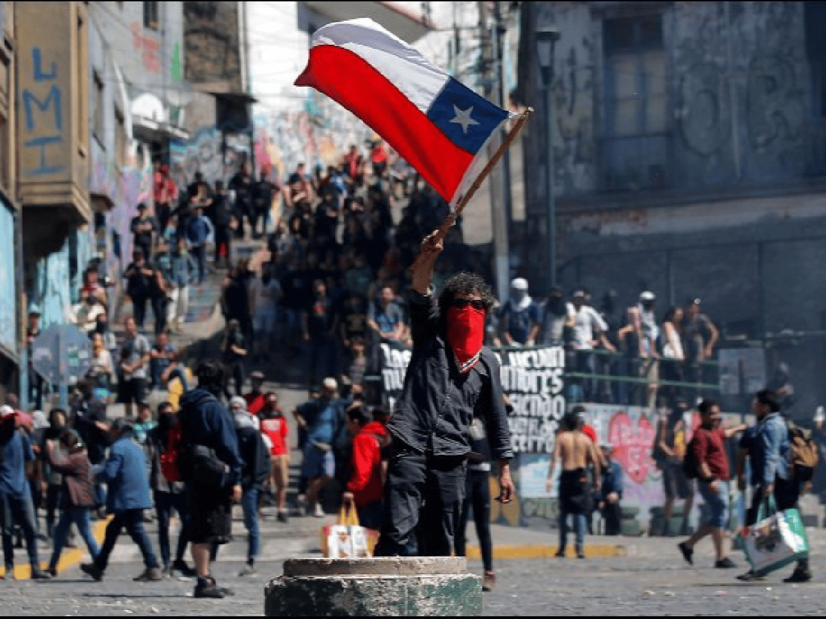 [Video] Un hombre atropelló a una multitud y elevó a 17 los muertos en Chile