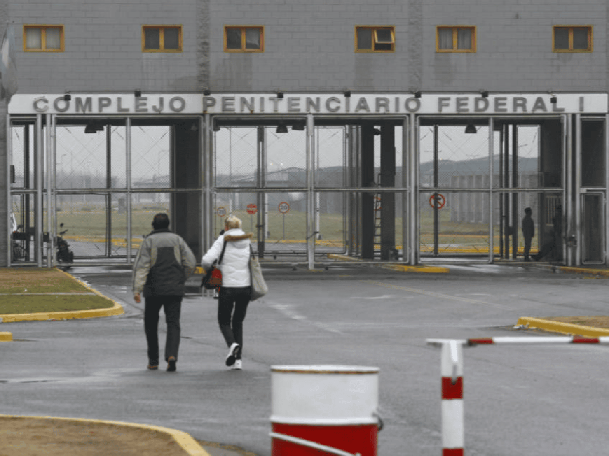 Ordenan la detención de 11 agentes del Servicio Penitenciario Federal por presuntas torturas a detenidos