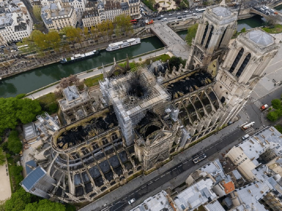 Un cortocircuito pudo haber desatado el incendio en Notre Dame