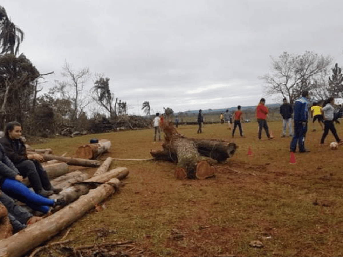 Un tornado en Misiones arrasó con una escuela y los chicos tienen clases a la intemperie 