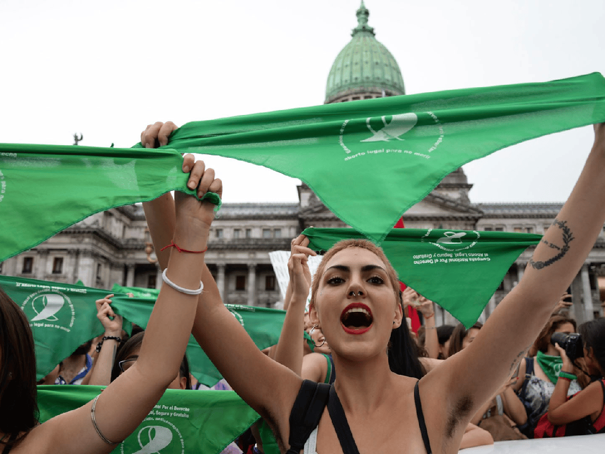 Según una encuesta, más  de la mitad de los argentinos  quiere despenalizar el aborto 