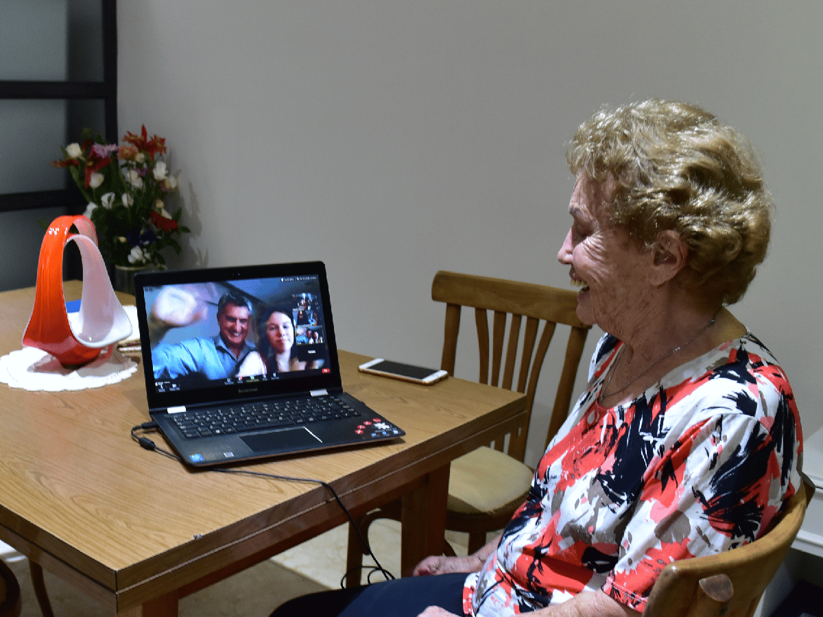 Marta festejó sus 87 años por Zoom: “La tecnología me permite  ver cómo crecen mis nietos  a la distancia” 