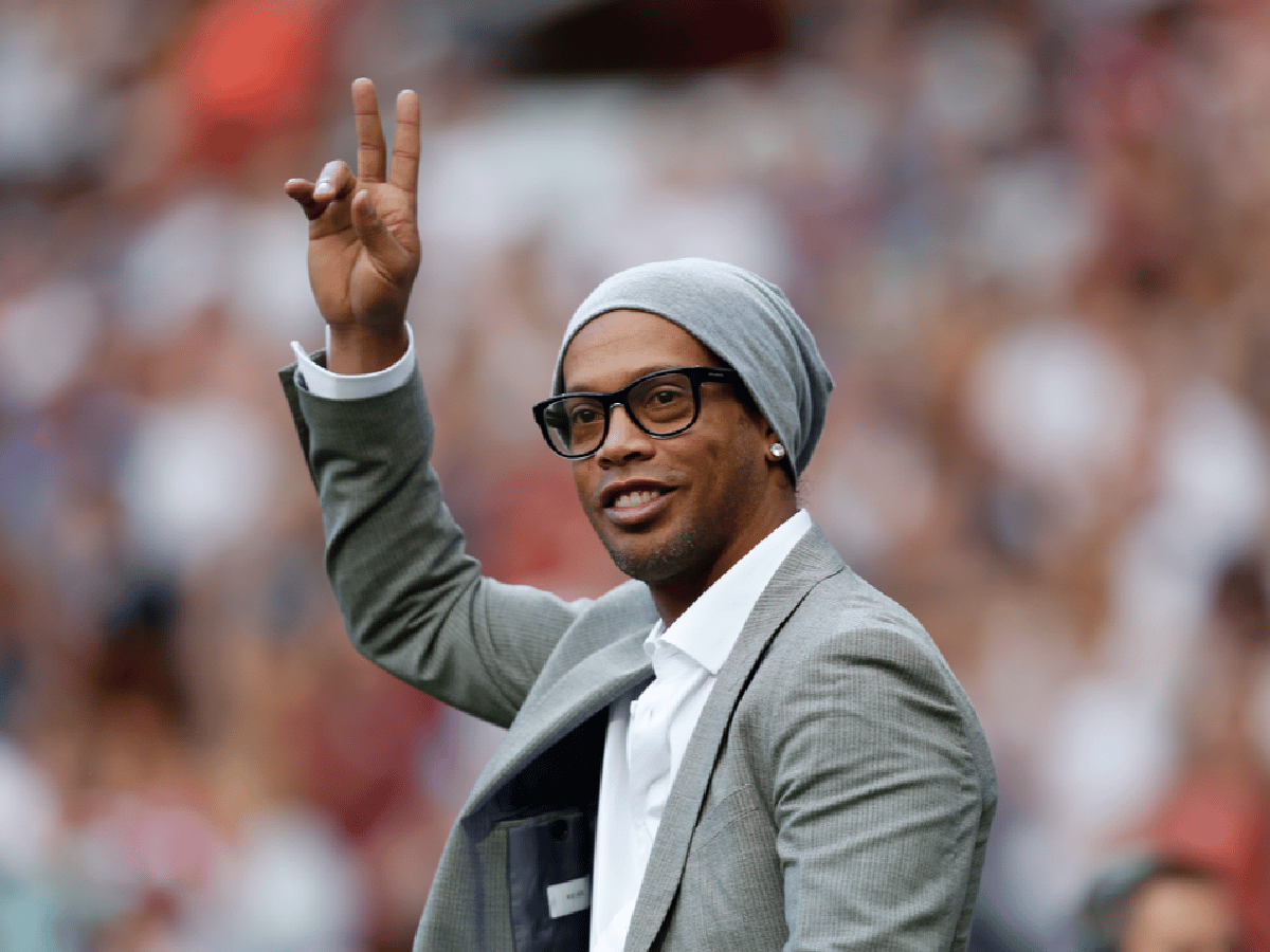 Ronaldinho se afilia al partido dominado por la Iglesia Universal y podrá ser candidato en octubre