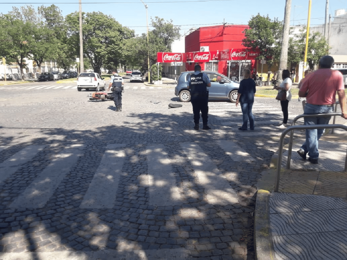 Violento choque en la esquina de Sáenz Peña y Rivadavia