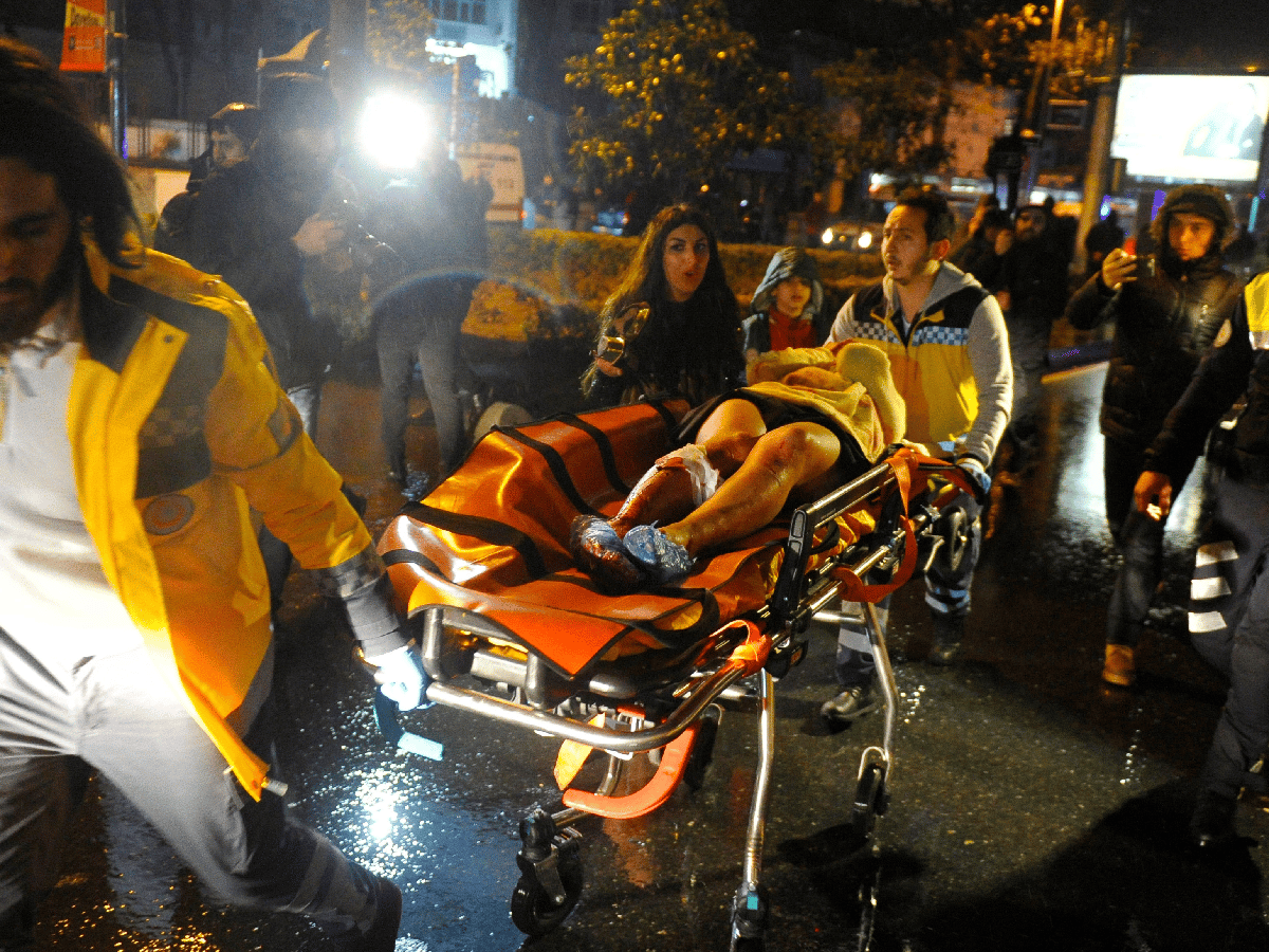 Un sangriento atentado contra un boliche en Estambul impone el terror en el año nuevo turco