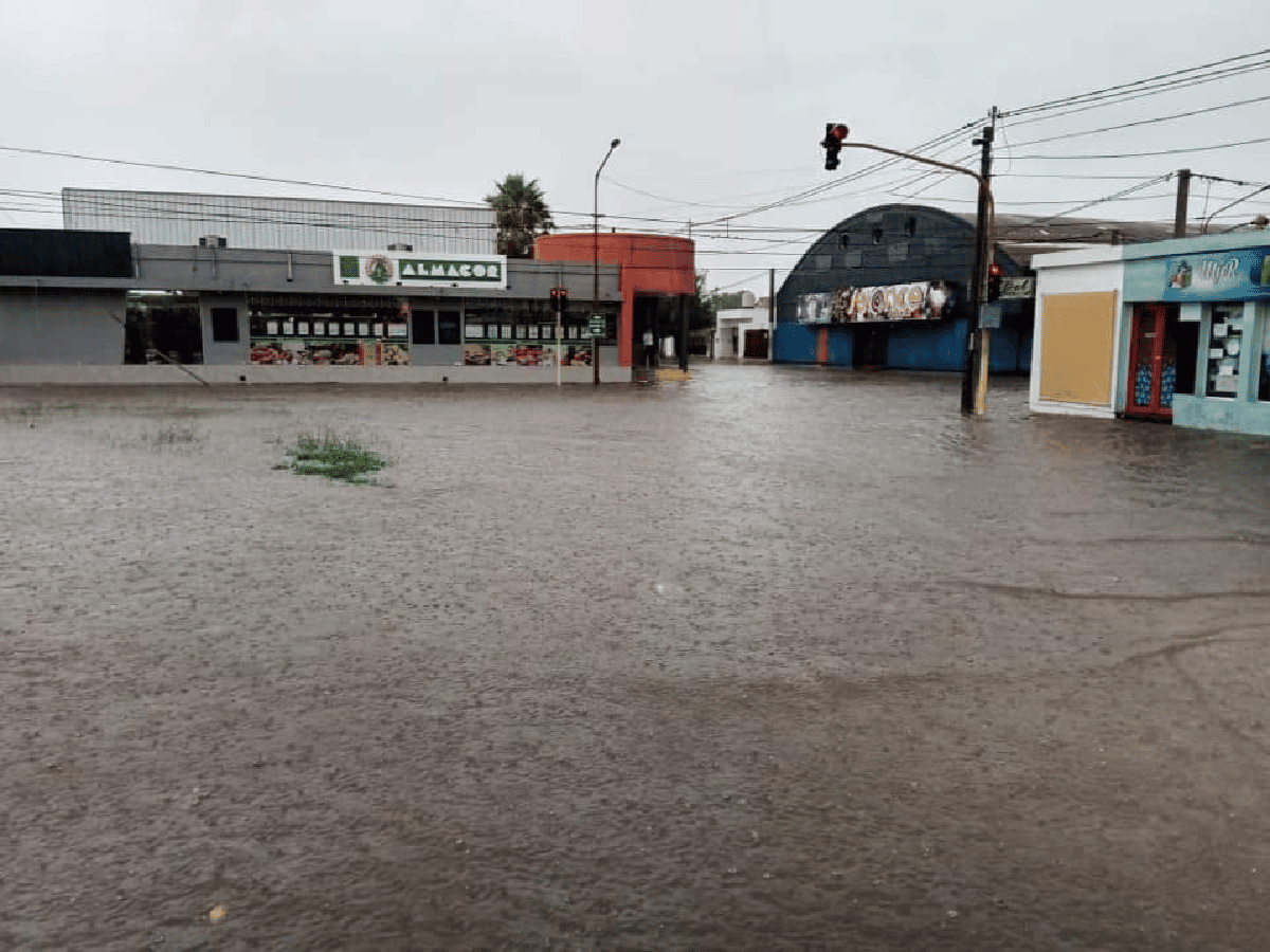 Arroyito: las calles inundadas dificultan el tránsito