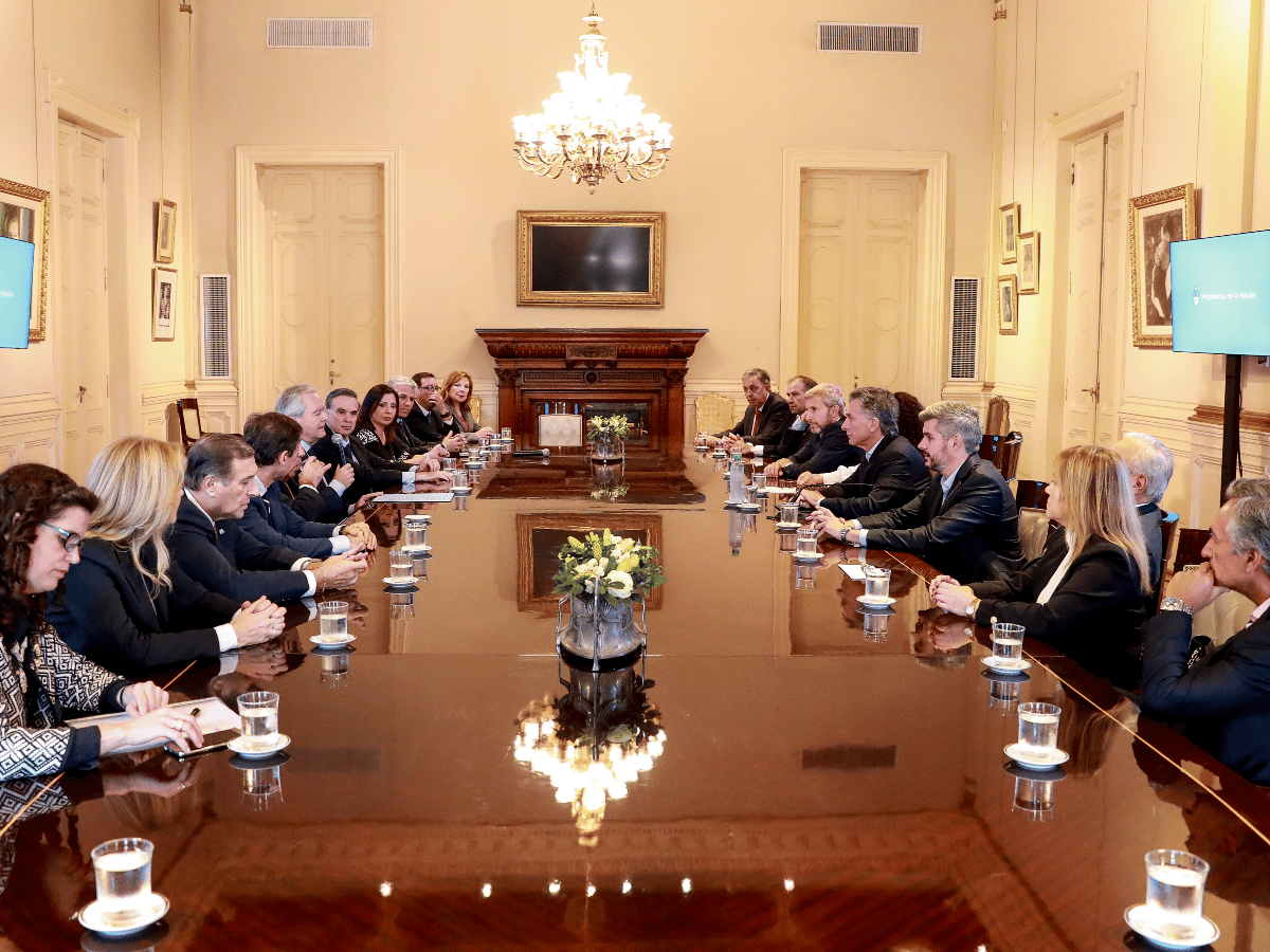 Macri se reunió con senadores por las tarifas y el FMI