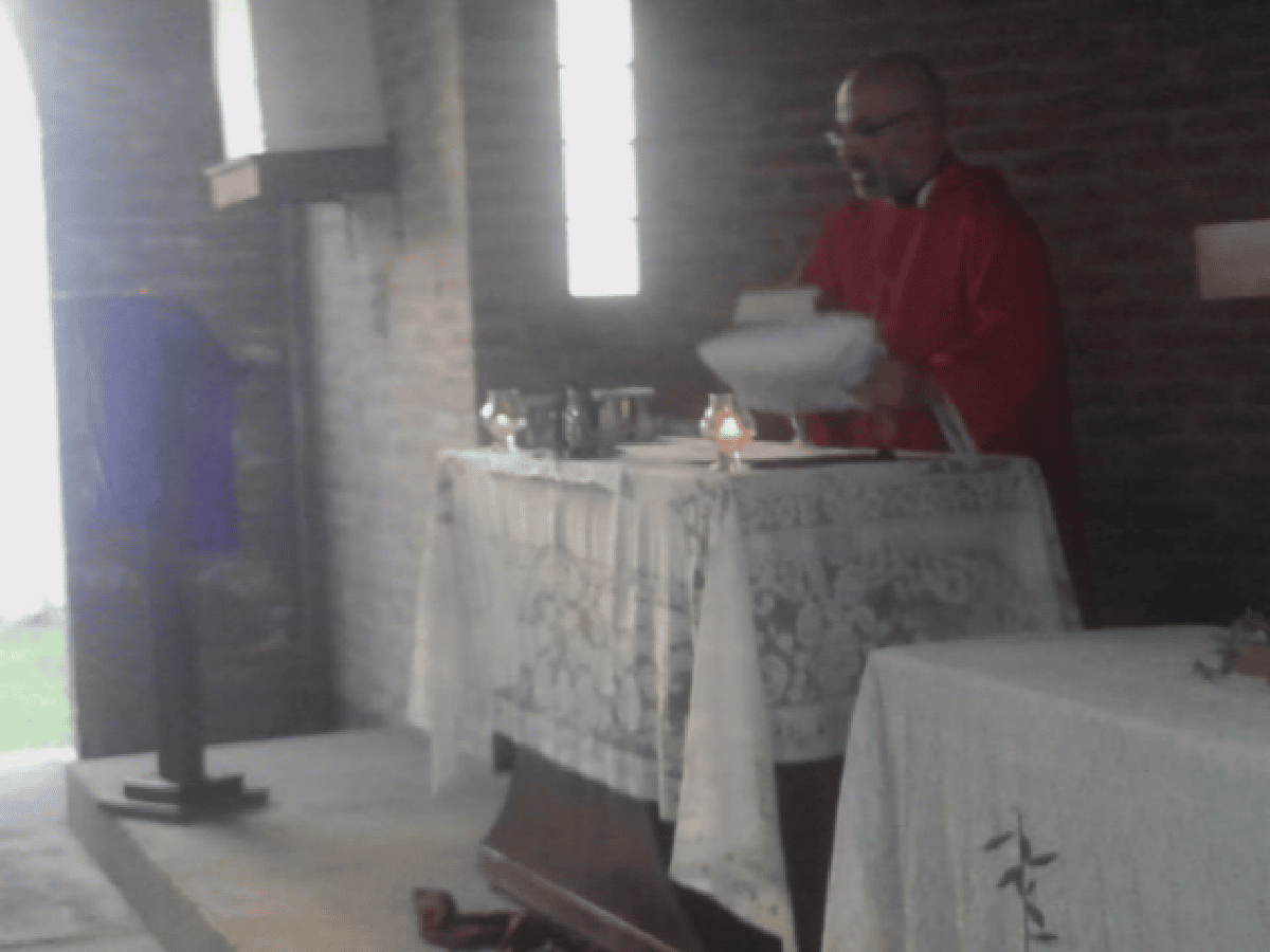 Ladrones se llevaron hasta el altar de una capilla en Tucumán