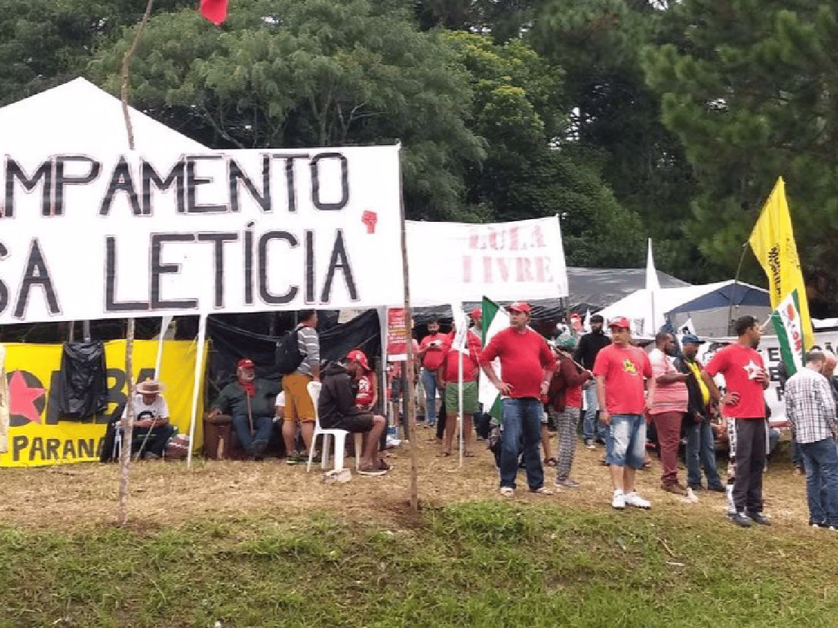 Brasil: atacaron a tiros un campamento de militantes de Lula 
