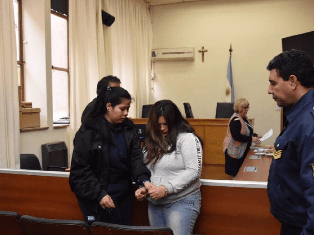 Condenaron a prisión perpetua a una joven que mató a su bebé en San Juan