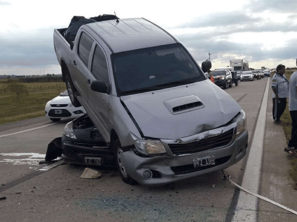 Espectacular accidente en  la autopista Córdoba-Rosario