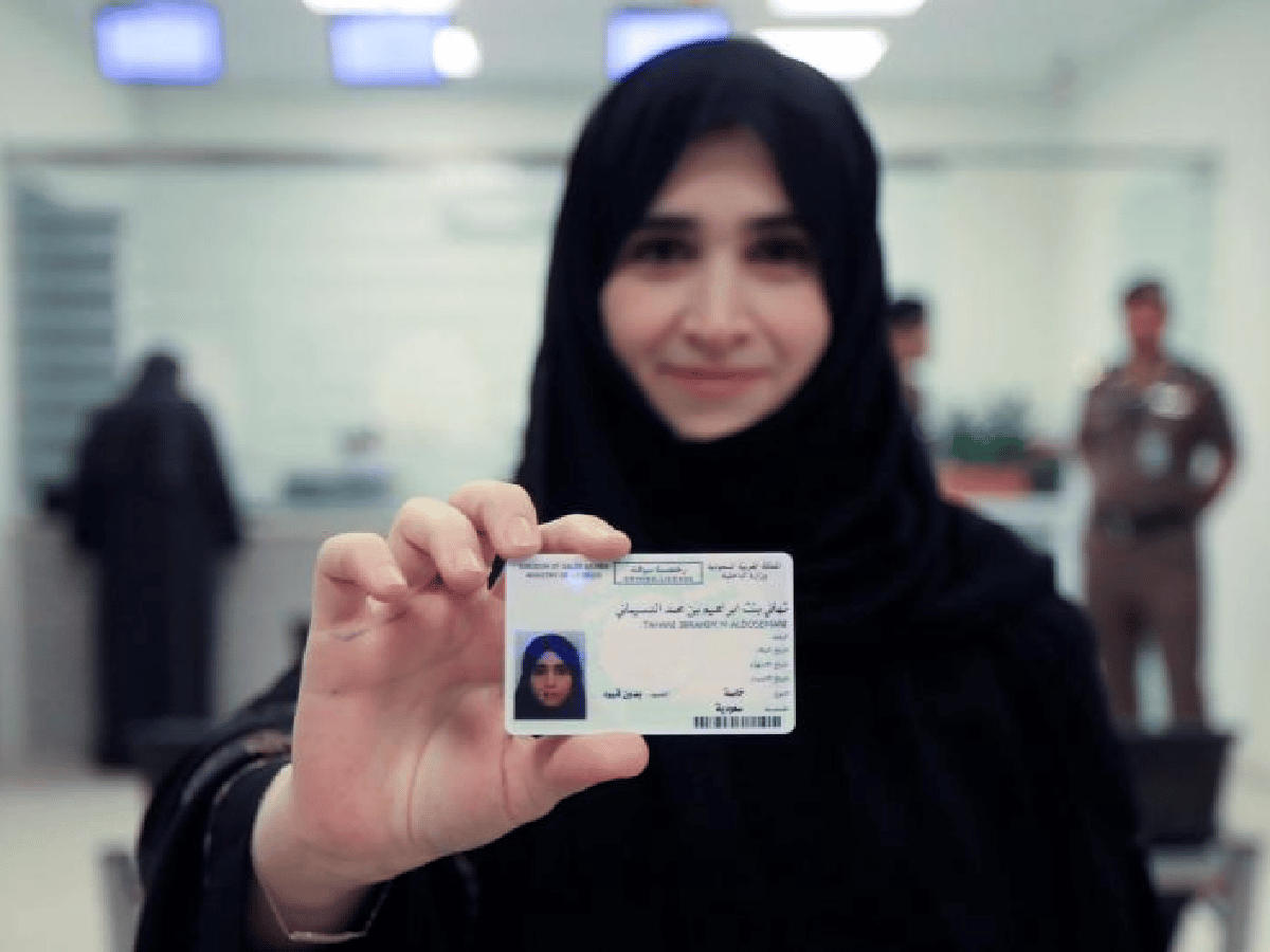Las mujeres de Arabia Saudita podrán viajar al extranjero sin permiso de los hombres