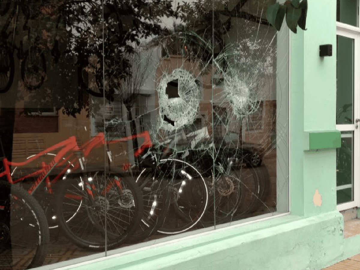 Rompieron la vidriera de una bicicletería para robar 