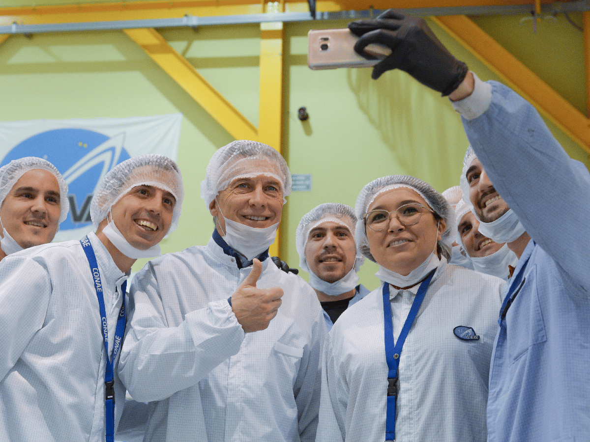 El presidente visitó en Córdoba el centro espacial de la CONAE