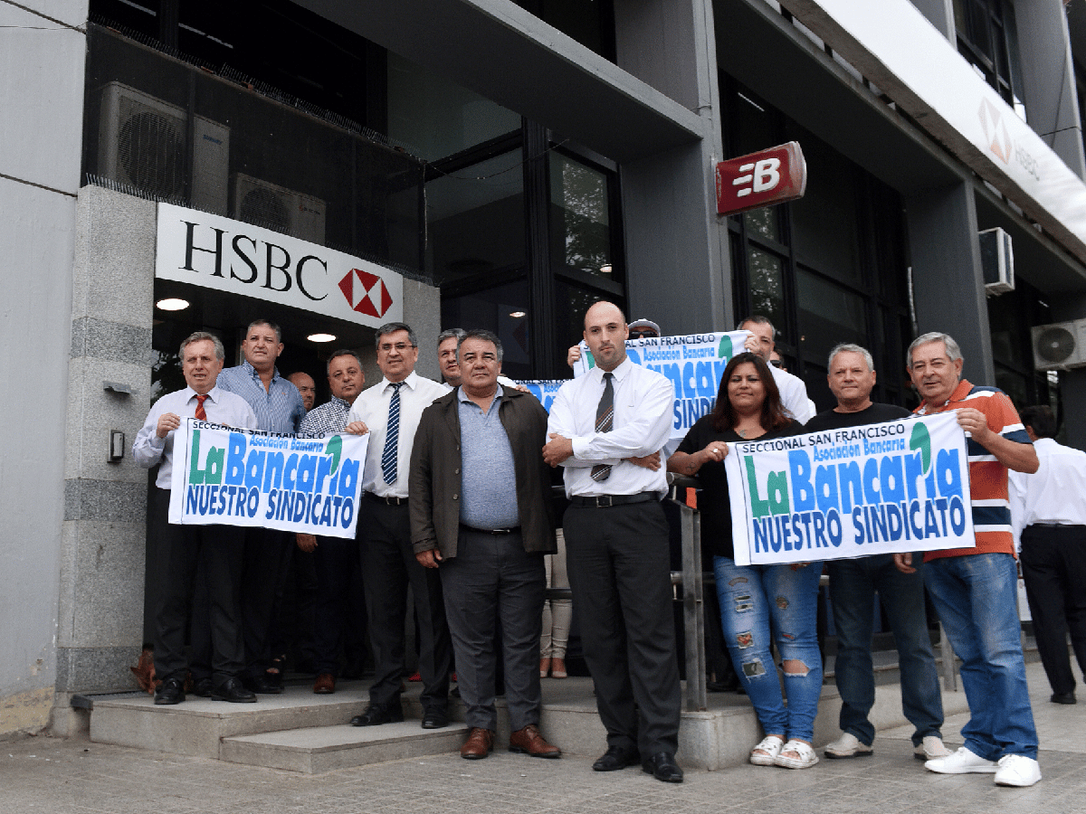 Bancarios realizan  asambleas en contra del  cierre de sucursales de HSBC  