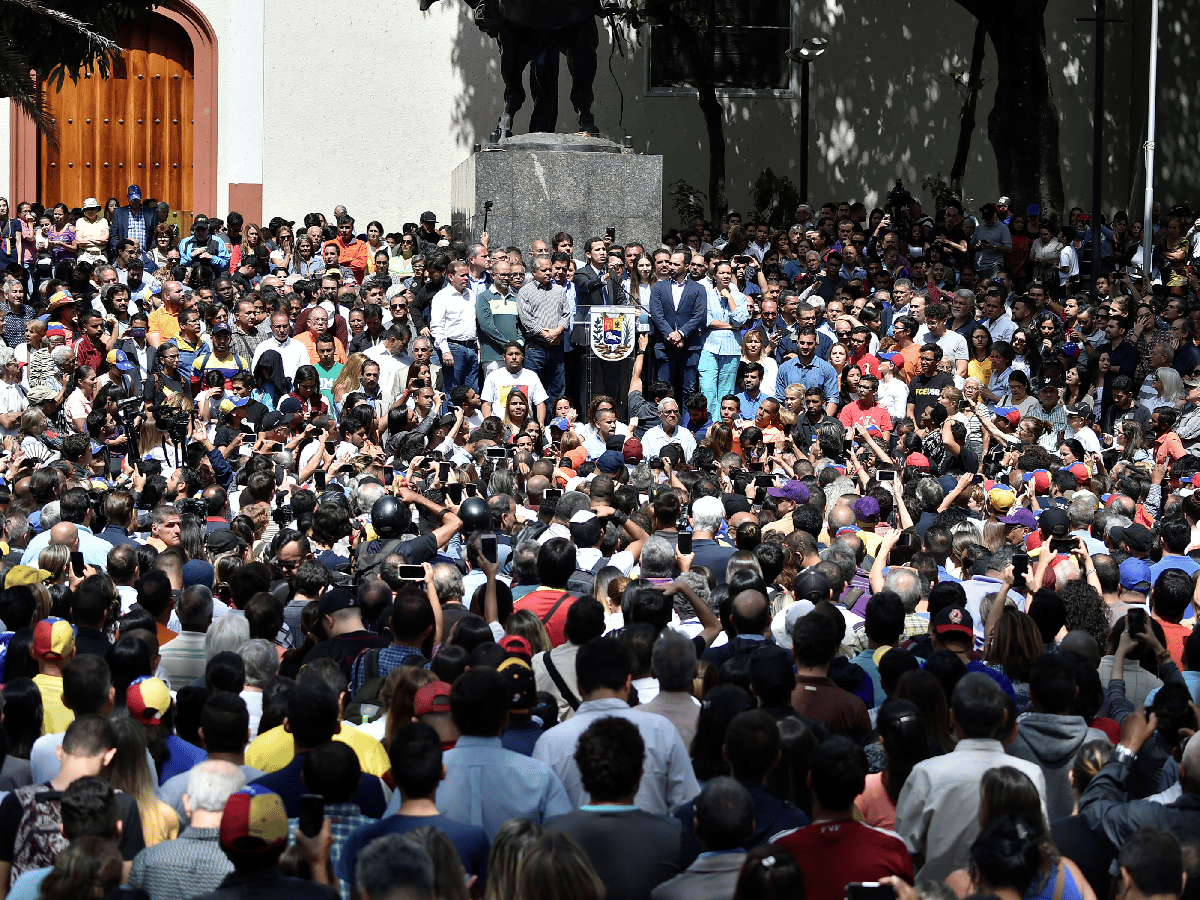Guaido pidió a los venezolanos seguir en las calles hasta que haya elecciones libres