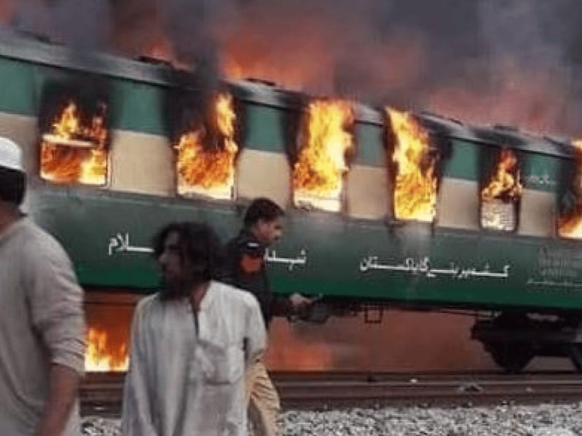 [Video] Ascienden a 73 los muertos por la explosión de una garrafa de gas en un tren en Pakistán