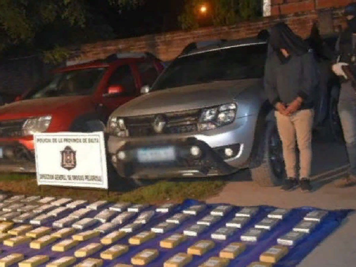 Secuestraron 140 kilos de cocaína cubierta en bultos de ropa
