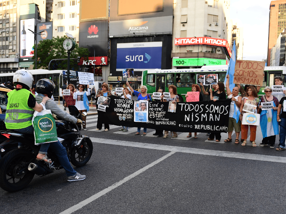 Avruj consideró "acertado, lógico y necesario" que la muerte de Nisman sea declarada delito de lesa humanidad 