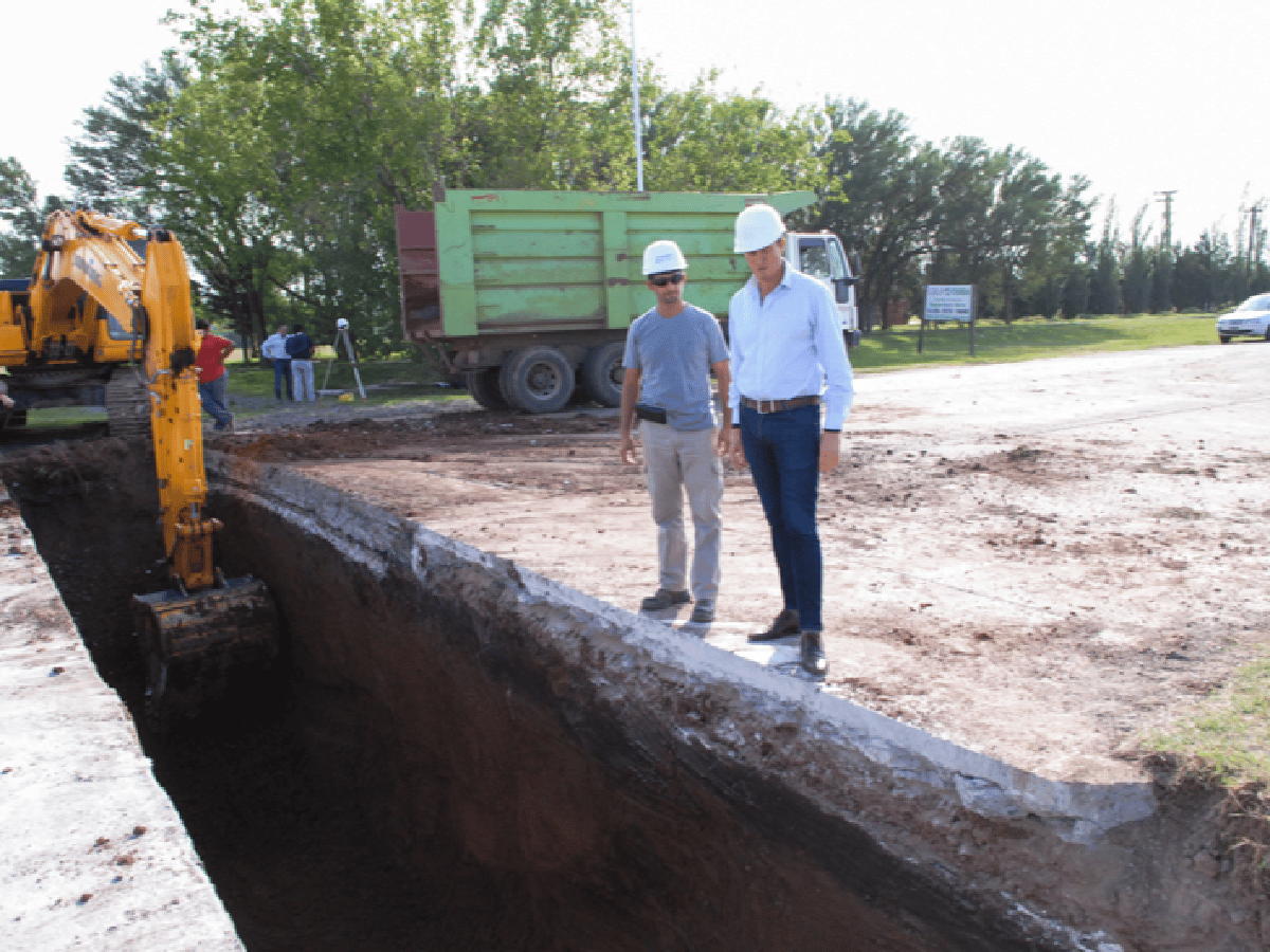 García Aresca supervisó y valoró obra hídrica en el cruce de rutas 
