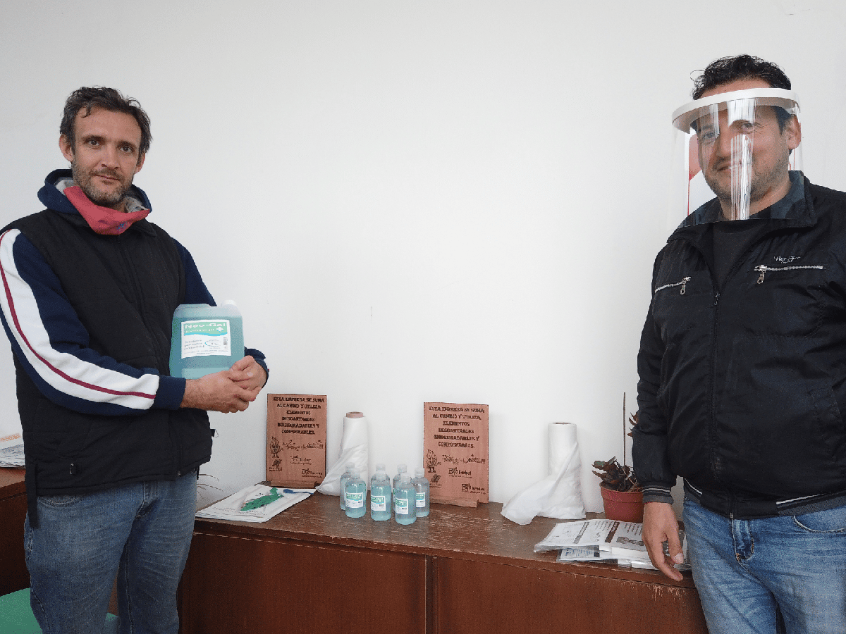 Las máscaras y el alcohol  en gel producidos en Frontera  llegaron al gobierno de Santa Fe
