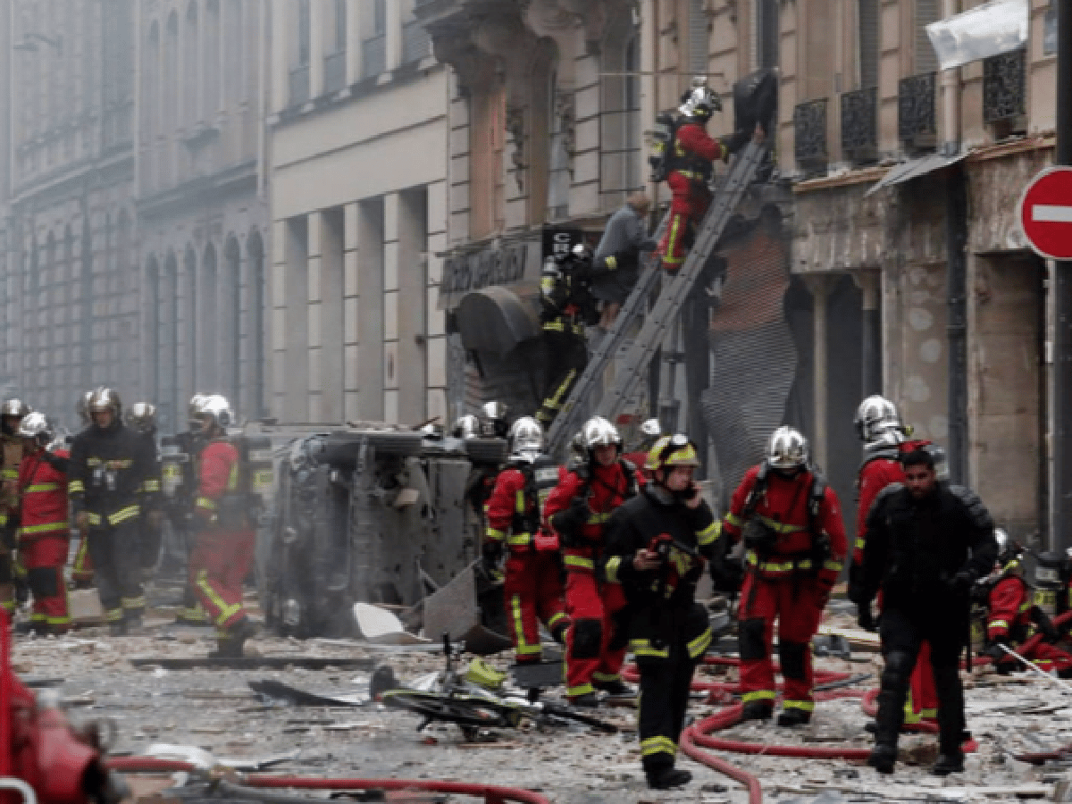 Una explosión en París dejó tres muertos y varios heridos